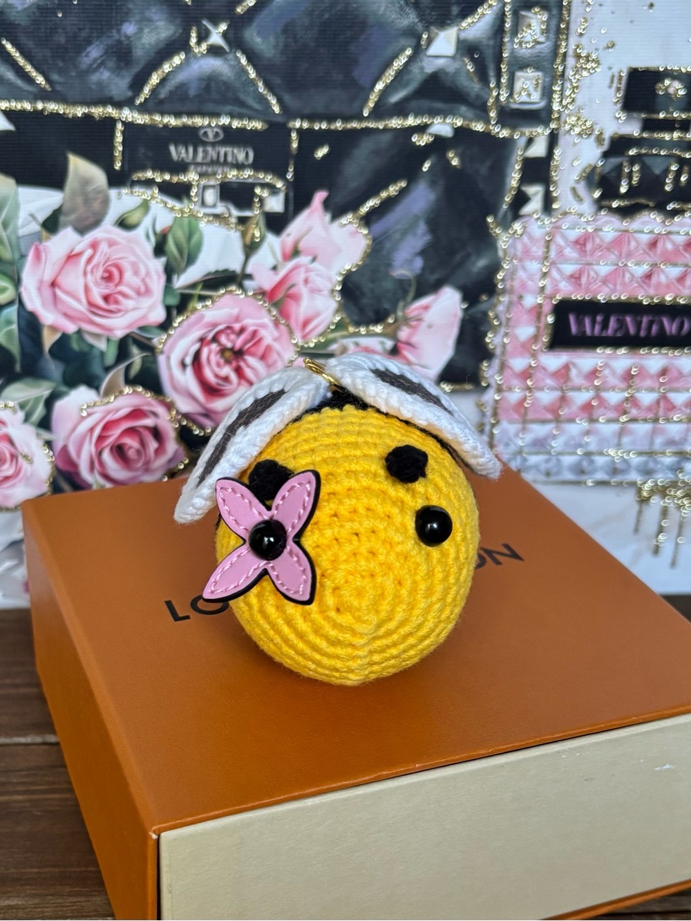 LOUIS VUITTON BAG CHARM BEE CROCHET KEY HOLDER COTTON
YELLOW